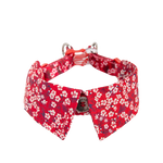 Bandana pour chien Truelove rouge avec fleurs de face