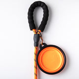 Boucle de la laisse pour chien corde tressée en nylon réfléchissante orange avec un couvercle de gamelle attaché orange